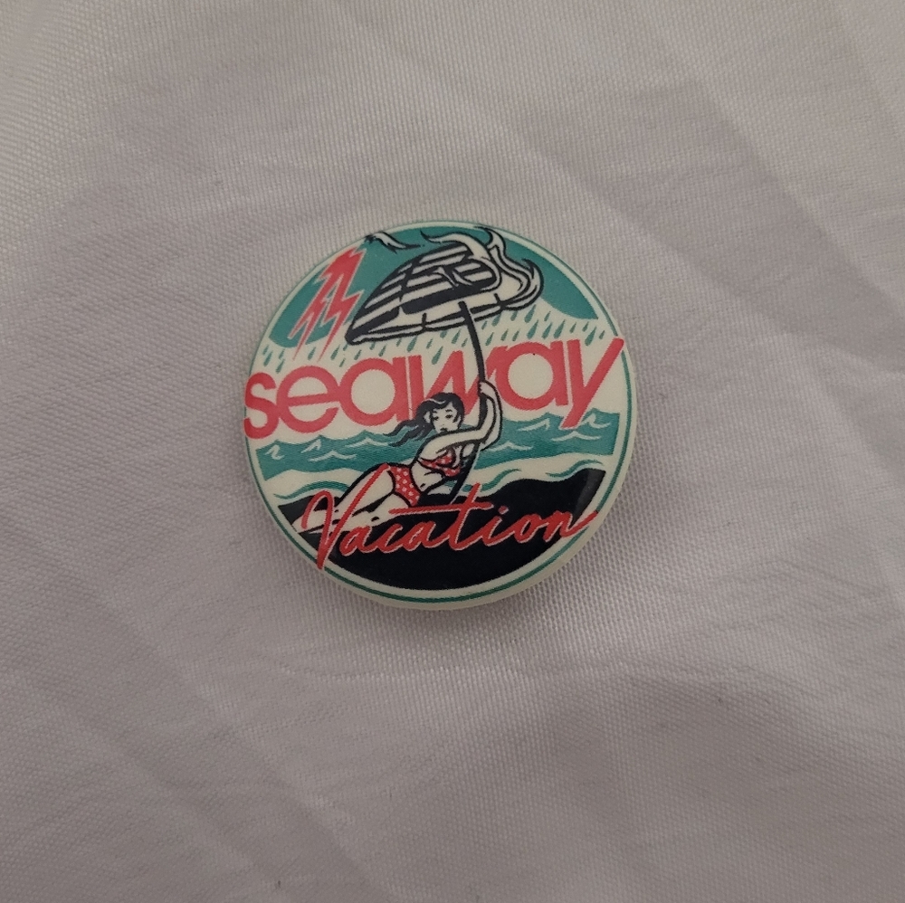 NWOT Seaway Vacation Button Pin